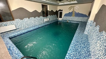 室內游泳池