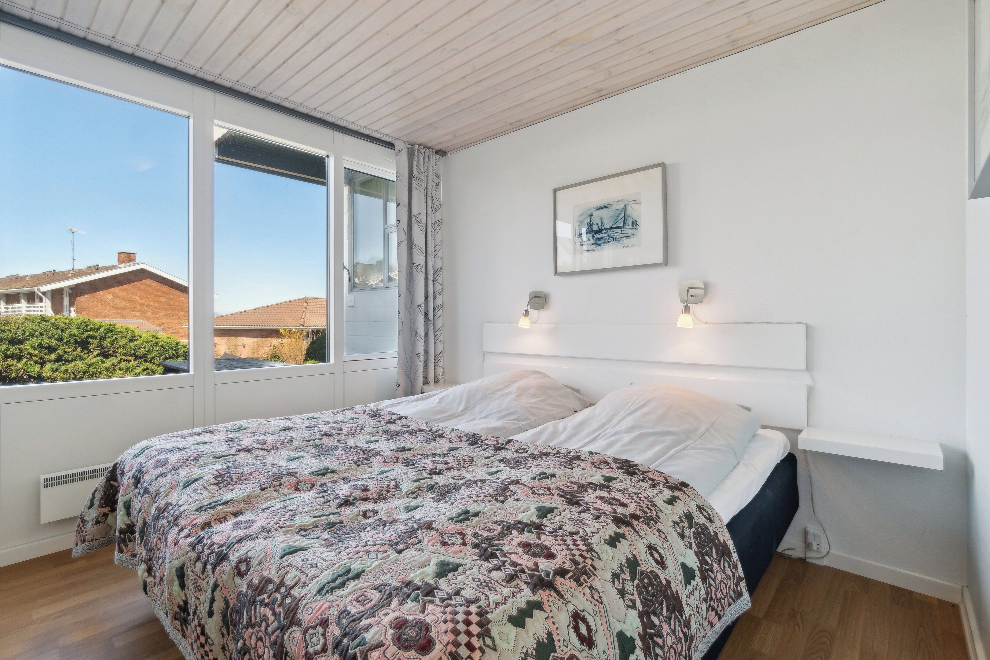 2 bedrooms, iron/ironing board, free WiFi