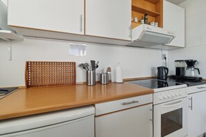 Fridge, microwave, oven, stovetop - Lovely summer house in Allinge-Sandvig (Allinge-Sandvig)