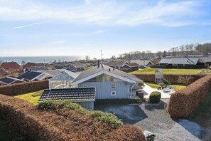 Exterior - Lovely summer house with sea view (Sjølund)