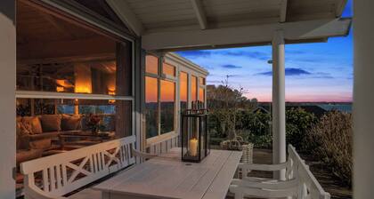 Lovely summer house with sea view