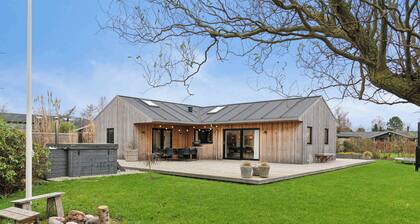 Scenic summer house with space for the family