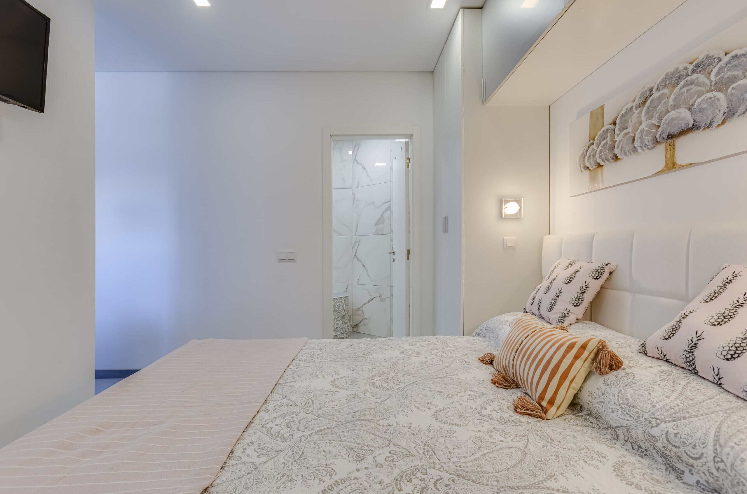 In-room safe, iron/ironing board, free WiFi, bed sheets