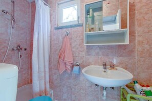 Dusche, Haartrockner, Bidet, Handtücher