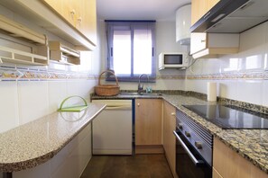 Fridge, microwave, oven, dishwasher - Global Vacacional: 3-bed apartment in a coastal complex (Canet d´en berenguer)