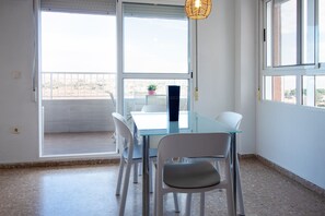 Dining - Global Vacacional: 3-bed apartment in a coastal complex (Canet d´en berenguer)