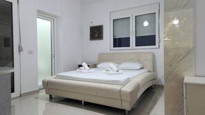 Apartment, 2 Bedrooms, Smoking, Balcony - Cozy Apartment in Fier, Albania - City Center Retreat (Fier)