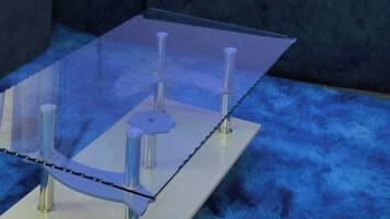 Tabla de planchar con plancha, wifi y ropa de cama