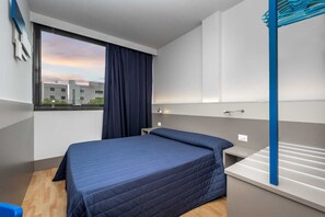 Classic Double or Twin Room, Private Bathroom | In-room safe, desk, blackout curtains, soundproofing - HOTEL MARTINI (Verona)