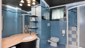 Chambre Classique Double ou avec lits jumeaux, salle de bains privée | Salle de bain