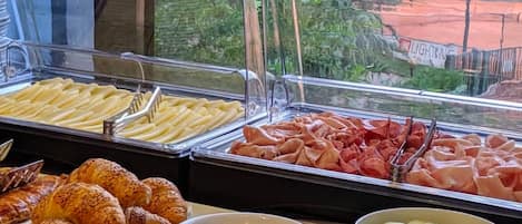 Free daily buffet breakfast