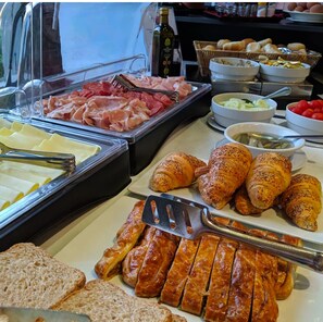 Tägliches inbegriffenes Frühstücksbuffet