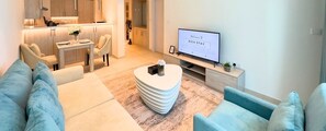 Living area - Seven Palm Escape: 1BR in Palm Jumeirah (Dubai)