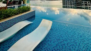 Pool - Seven Palm Escape: 1BR in Palm Jumeirah (Dubai)