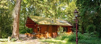 Cozy nature cottage in forest with private parking