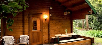Cozy nature cottage in forest with private parking