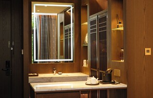 Superior Single Room | Living area | 55-cm LED TV with digital channels