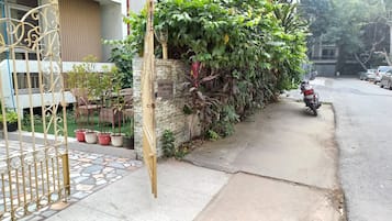 Room, Multiple Bedrooms, Accessible, Smoking | Garden
