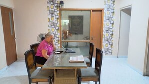 Chambre, plusieurs chambres, accessible aux personnes à mobilité réduite, fumeur | Salle à manger