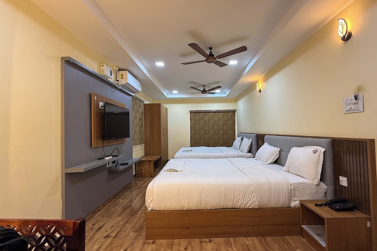 Superior Double Room, Patio, City View | Bathroom | Free toiletries, hair dryer, slippers, towels