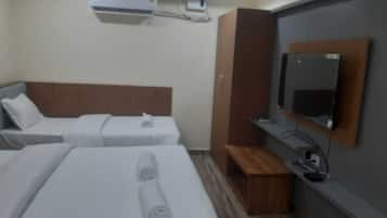 Chambre Double Supérieure, patio, vue ville | Bureau, espace de travail pour ordinateur portable
