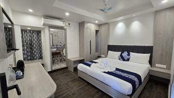 Desk, free WiFi, wheelchair access