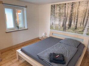 4 bedrooms, iron/ironing board, free WiFi, bed sheets