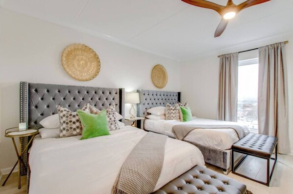 1 slaapkamer, een strijkplank/strijkijzer, gratis wifi, beddengoed