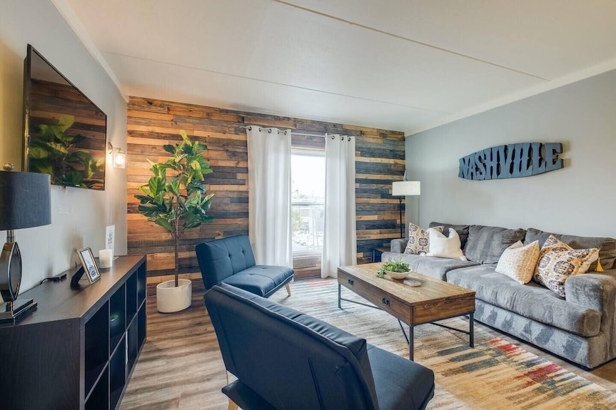 On Music Row This Condo Is Walkable To Demonbruen, The Gulch, Midtown, Lower Broadway, And Vandy. - Nashville, TN