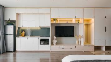 Basic Apartment, Balcony, City View | Living room