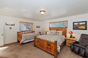4 bedrooms, WiFi - Moonlight Escape By Destination Big Bear:Cozy 4 Bedroom Log Cabin! Foosball! Pet Friendly! Fully Fenced Yard! (Big Bear City)
