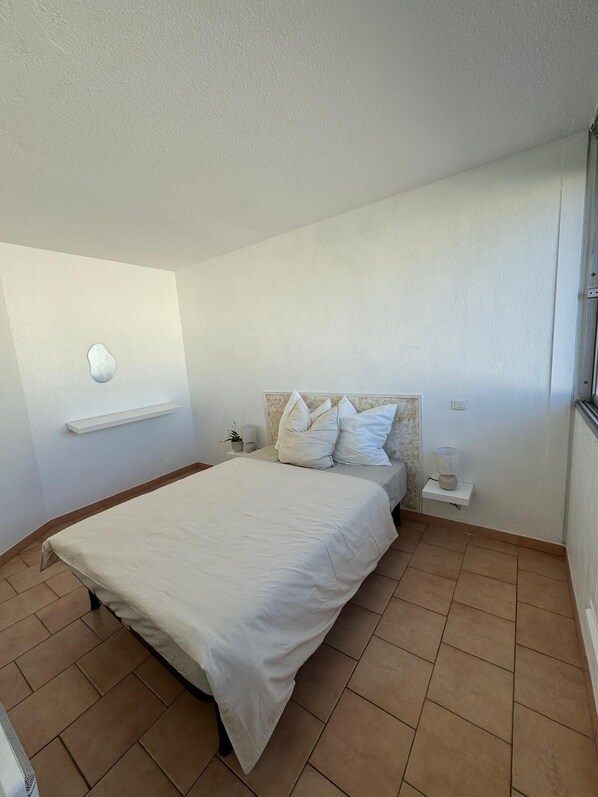 1 habitación, tabla de planchar con plancha, wifi y ropa de cama 