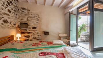 2 camere, culla da viaggio, lenzuola