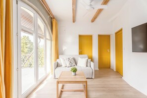 Apartment, Balcony, Garden View | 2 bedrooms, free WiFi, bed sheets - Enjoy Mysiadlo (Lesznowola)