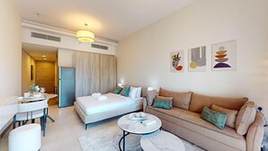 Unclassified image, 2 of 17, button - Business Bay - Sol Bay 1506 (Dubai)