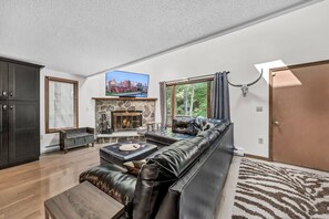 TV, fireplace, offices