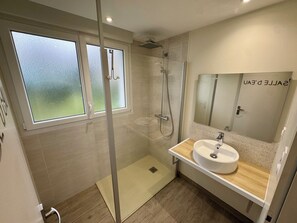 Håndklær og toalettpapir