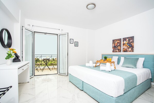 Athinais Suites A2 | Premium bedding, in-room safe, individually decorated - Athinais Suites (Hersonissos)