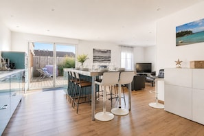 Interior - 300m from beaches - House with garden for 12 (La Guérinière)