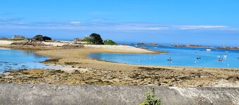 House 400m from the beach, for 6 people