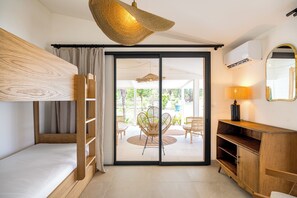 5 bedrooms, travel cot, free WiFi, bed sheets