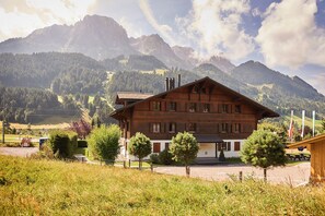 Front of property - Reka-Ferienanlage Rougemont (Gstaad) (Rougemont)