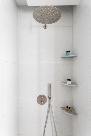 Luxury Apartment, Courtyard View | Bathroom | Bathrobes, slippers - Boulevard 129 (Tashkent)