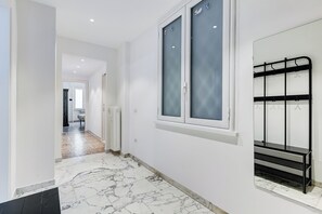 Hallway - Gianicolo Apartment with Terrace (Rome)