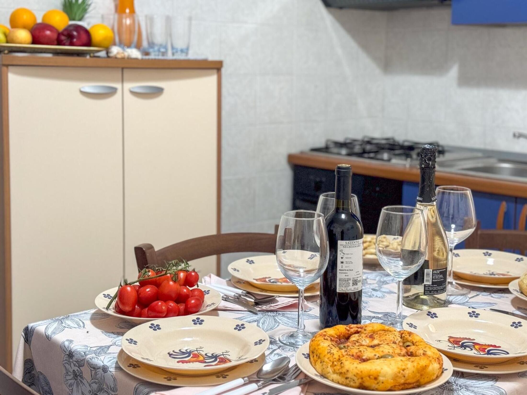 Appartamento, vista mare | Cucina privata | Frigorifero, forno, piano cottura, pentole/stoviglie/utensili