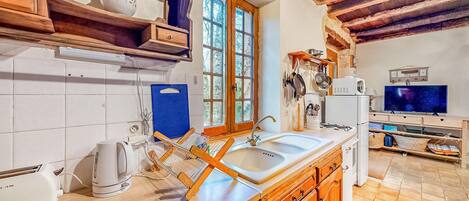 Réfrigérateur, plaque de cuisson, lave-vaisselle, cafetière/bouilloire