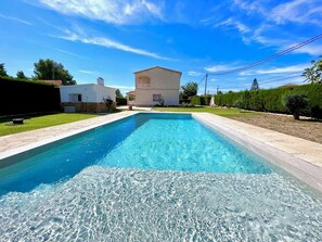 Outdoor pool - SAONA VILLAS (VN ESPER): 6 people, private pool, wifi, beautiful garden (Les Tres Cales)