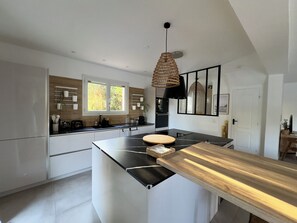 Fridge, microwave, oven, stovetop - La Casa de Luna - Mauguio (Mauguio)