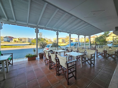 Exterior. Niki Hotel Paralia
