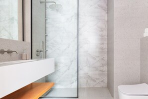 Luxury Apartment, Courtyard View | Bathroom | Bathrobes, slippers - Boulevard 132 (Tashkent)